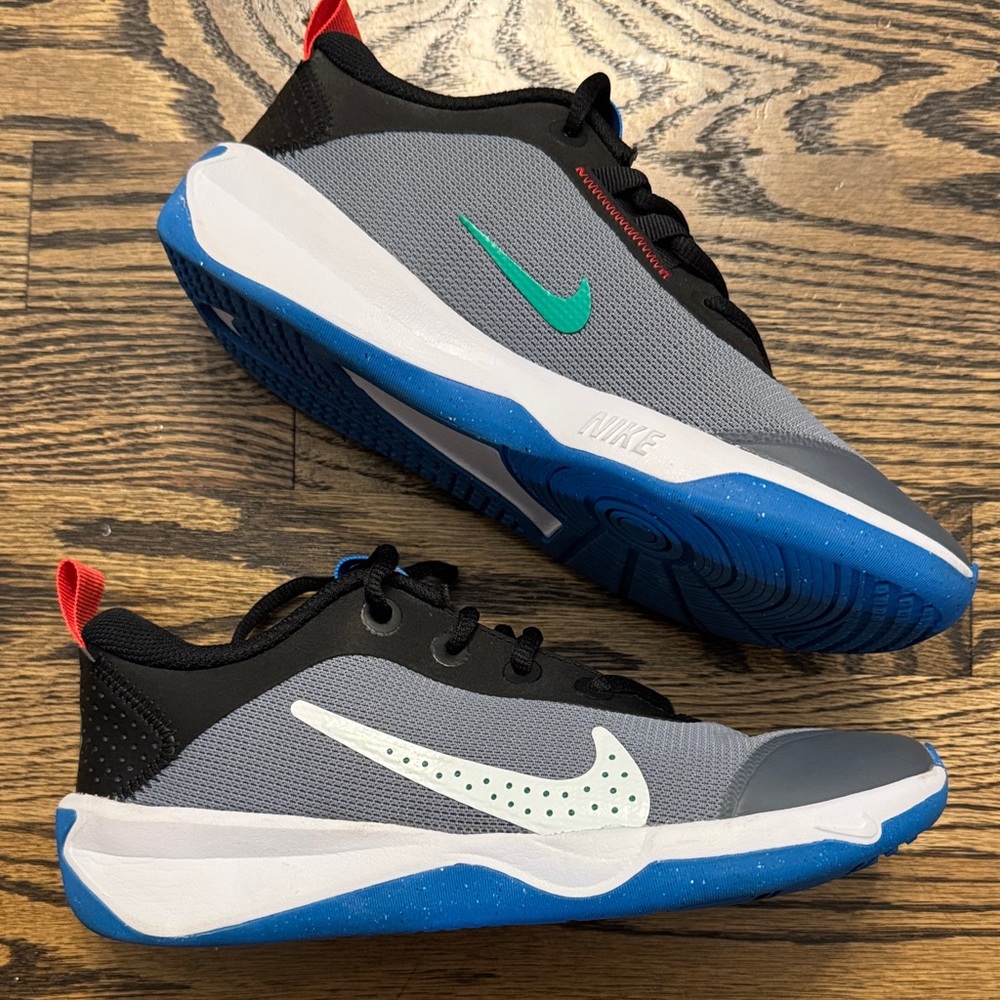 Nike(GS) Nike Omni Multi-Court 'Cool Grey Photo Blue- Kids